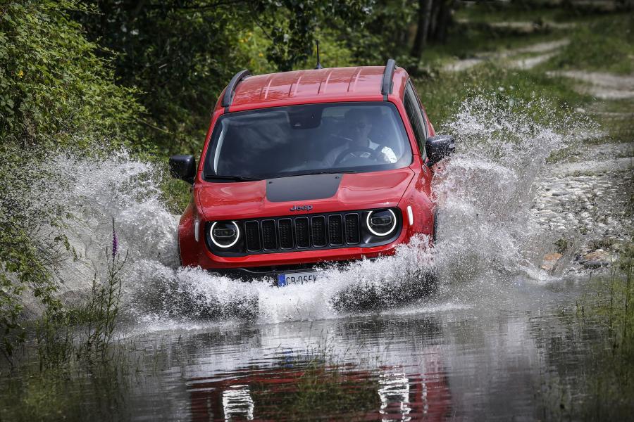  Jeep Renegade Trailhawk 4xe (BU) 2020 года  (EU) (фото 15 из 33)
